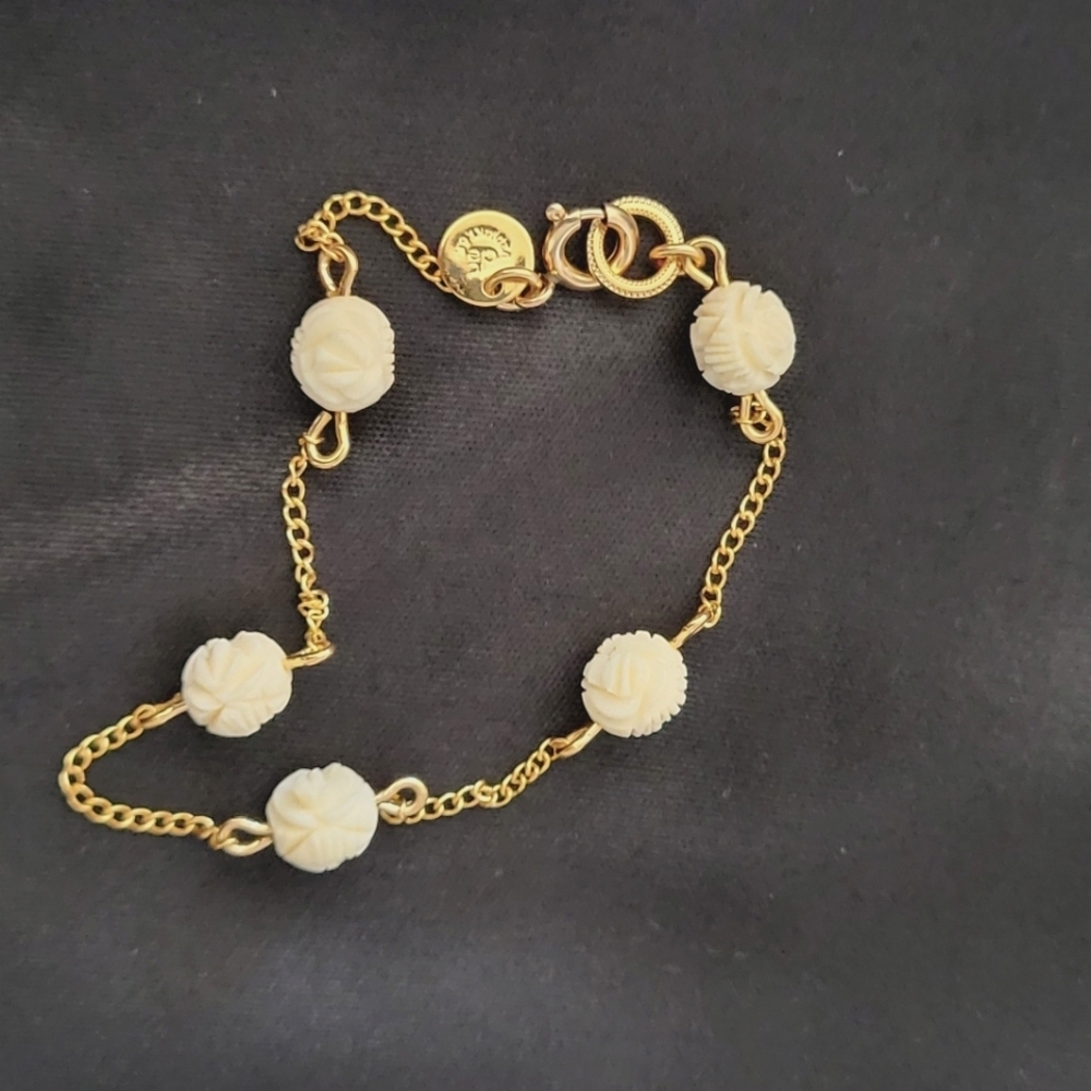 d&o Donna & Ossi | 14KGF Gold-Filled Carved Rosette Bracelet🌼 - Picture 3 of 7